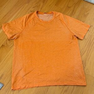 Lululemon metal vent tech size large orange short sleeve workout shirt